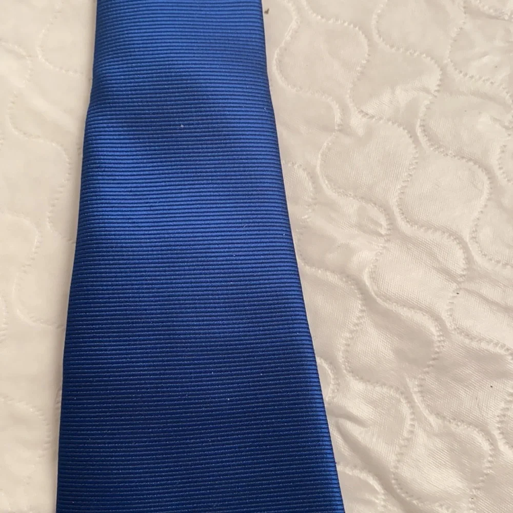 Gymboree metallic blue velcro neck tie 3 and up